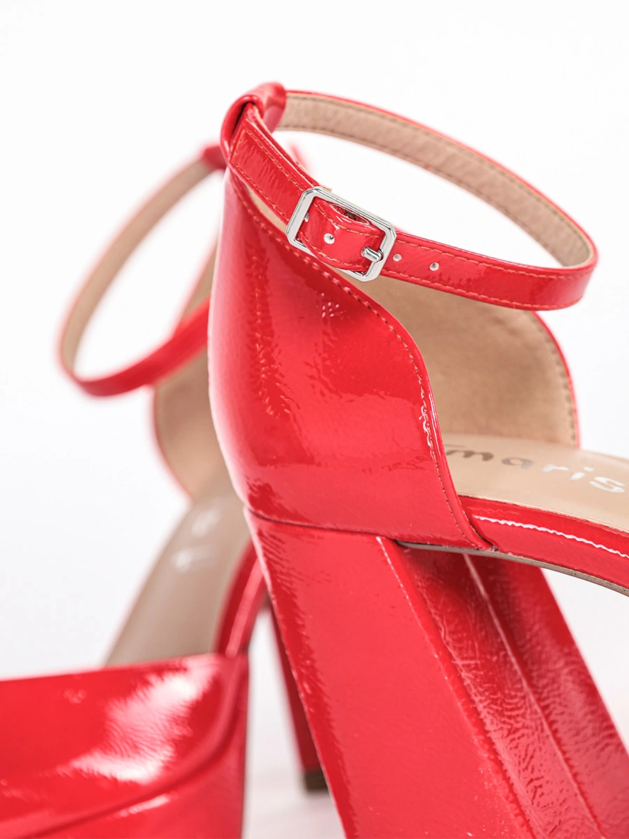 Туфли лакированные красного цвета